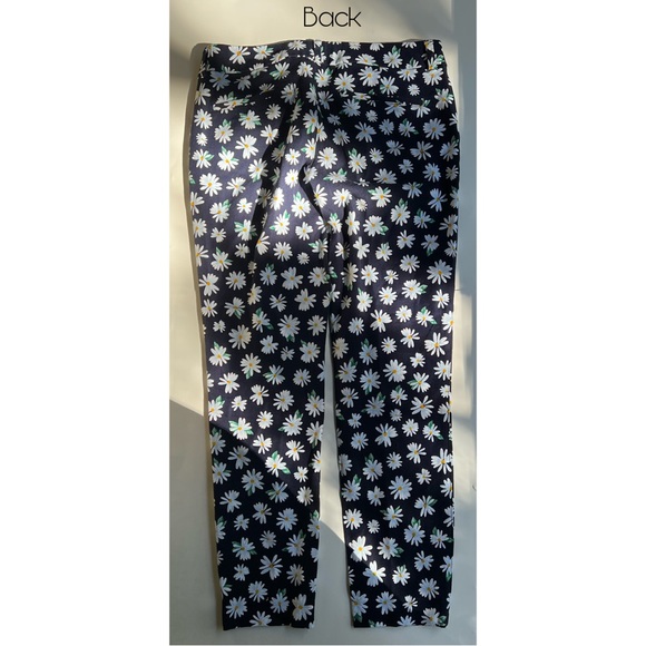 Old Navy — Pixie Ankle Pants W/ Daisy Print • Pantalones con diseño de flores• - Picture 6 of 10